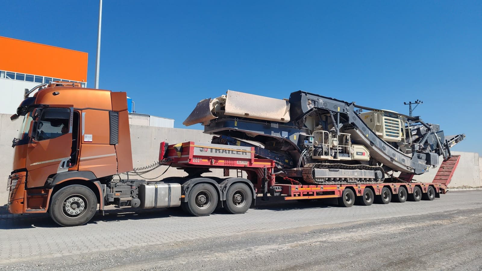 Ağır iş makinesi nakliyesi — low-bed ile taşıma